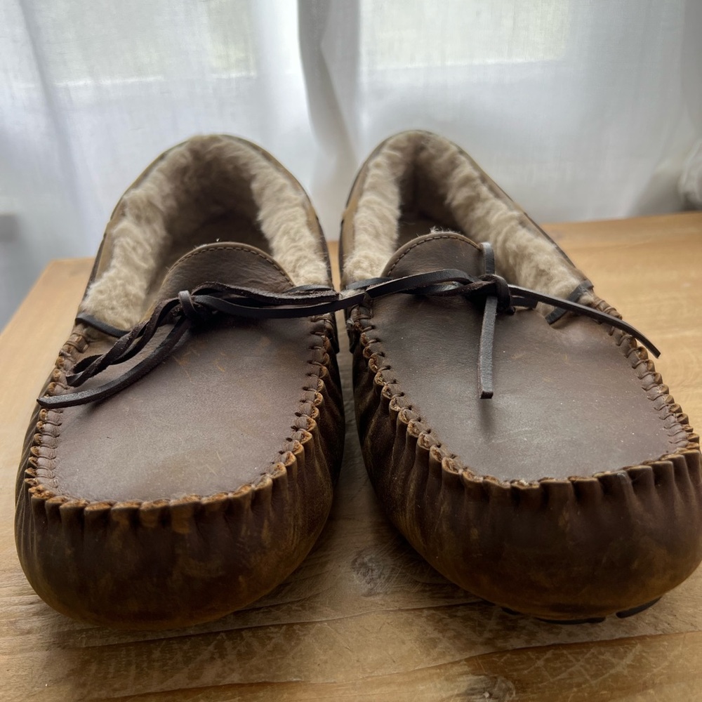 UGG Olsen Men’s Leather Moccasin Slipper in Brown Size 12 - Picture 2 of 5